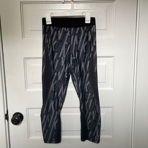 Nike Pro // Hypercool Cropped Workout Leggings